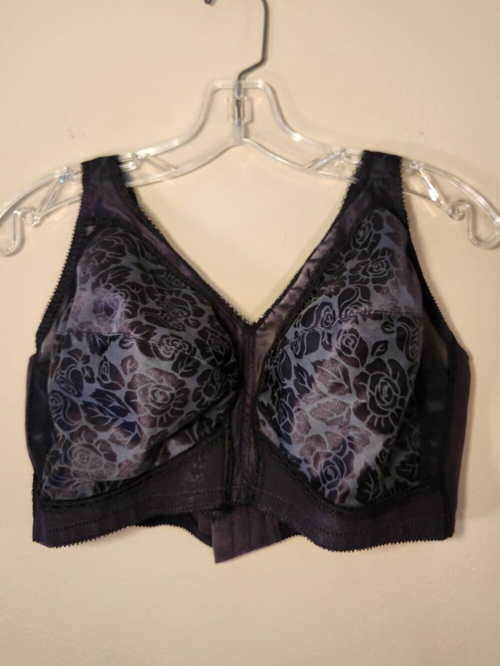 Black Playtex Bra size 44 D